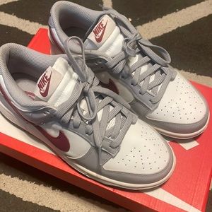 Wmns Dunk Low 'Pale Ivory
Redwood' 8